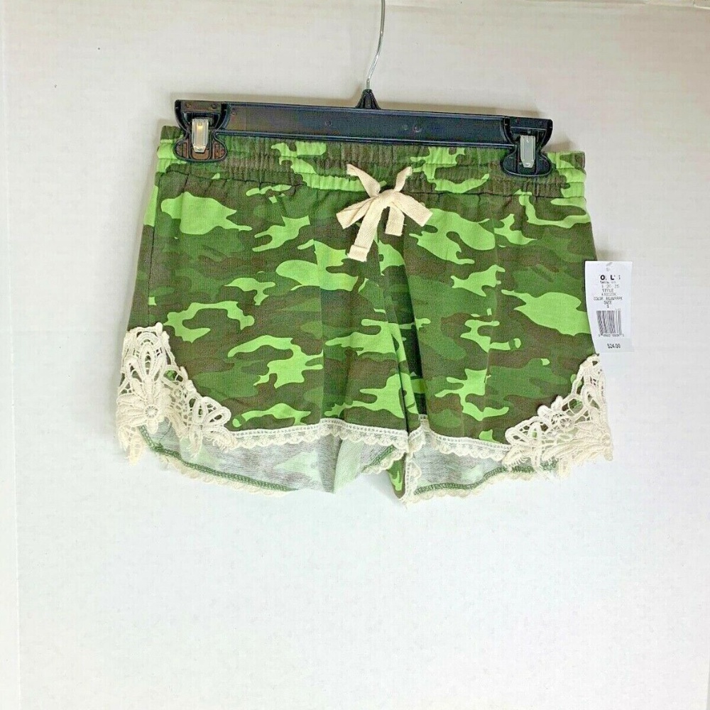 New Freshman Womens Sz S Shorts Camo Lace Hem